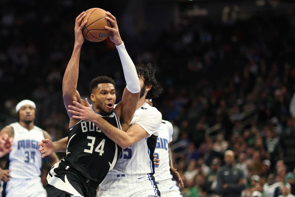 BBC：曼城和第三方门票转售平台合作引发球迷不满.