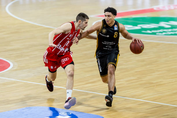 豪门中站稳 豪门中站稳