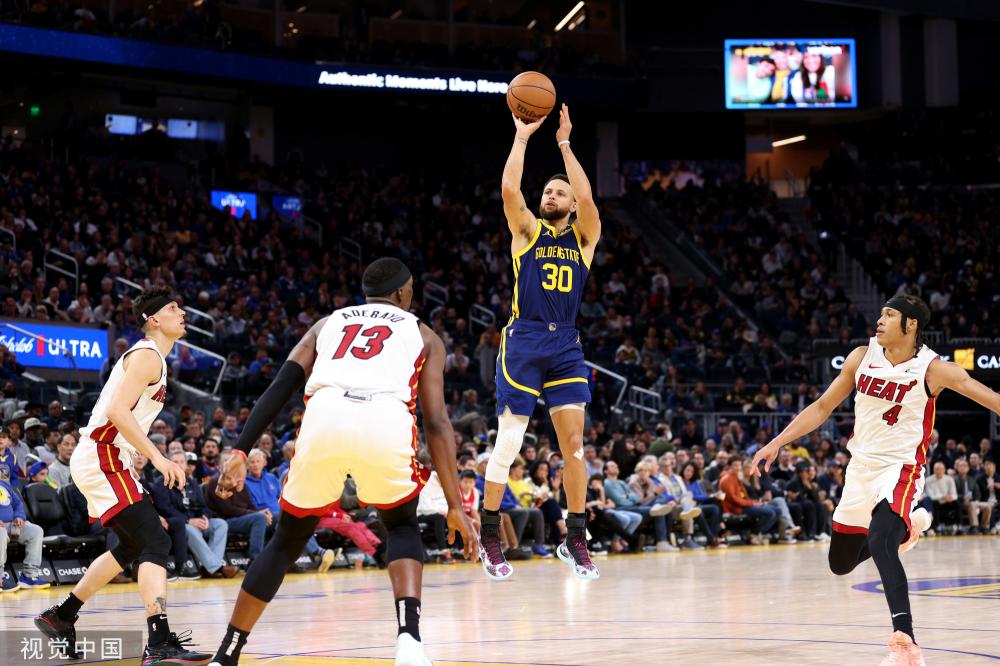 巴萨险象环生！卡梅洛近距离补射踢呲，但也越位在先