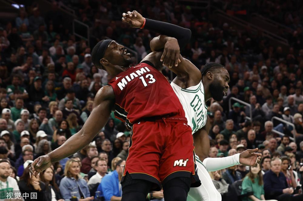 巴萨险象环生！卡梅洛近距离补射踢呲，但也越位在先