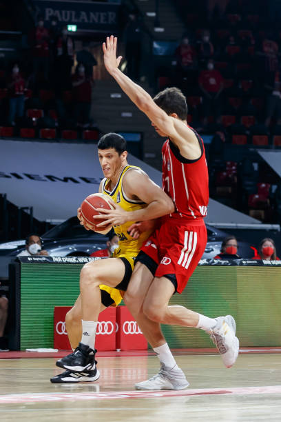 冠军赛男子400米预赛：孙杨不敌同组费立纬，成绩仍压潘展乐一头